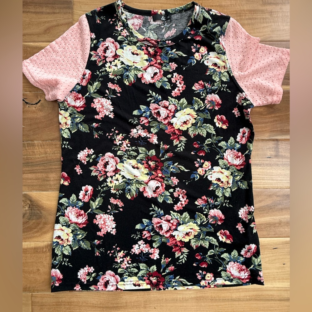 Ampersand Ave Floral Black and Pink Women's Top